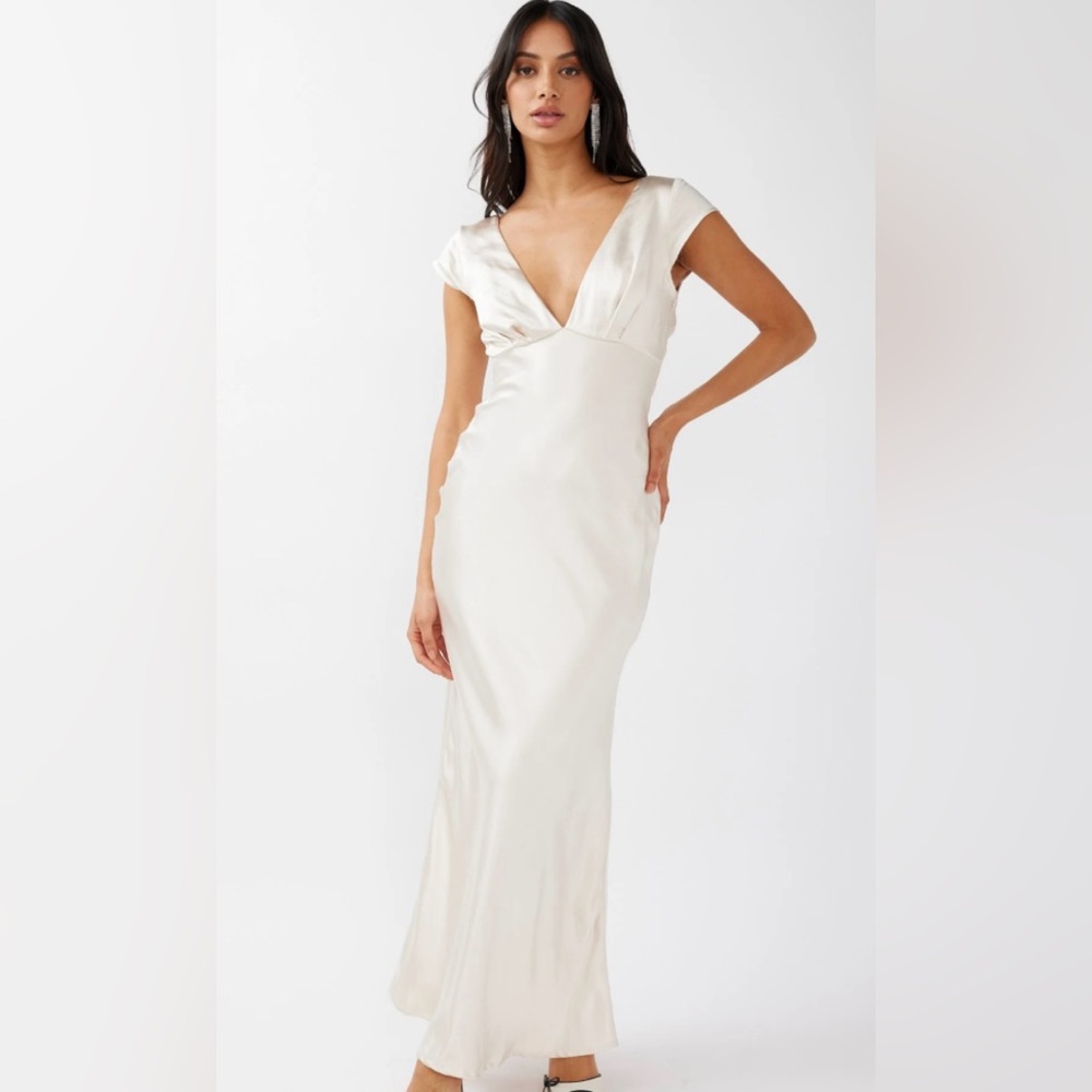 Selfie Leslie Lucinda V-Neck Twist Back Midi dress in champagne